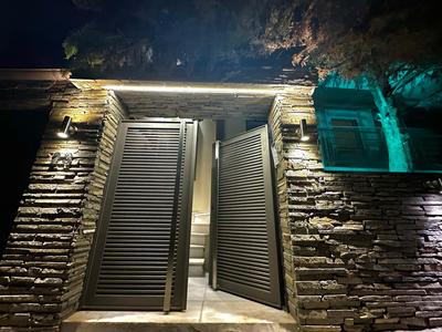 Oasis Urban 3-Bedroom Apartment with private patio
