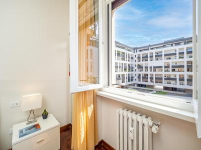 Stylish Flat with Balcony - 15 Min to Duomo