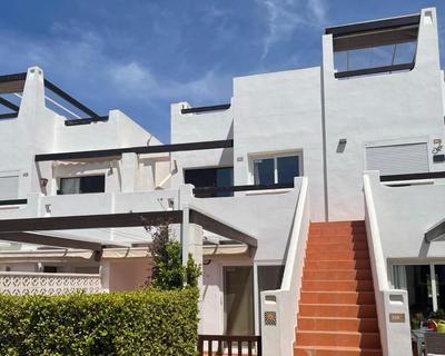 2 Bed Flat - Sleeps 4 - Pool - Parking - Wifi