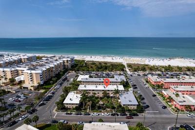 Friendly Native Retreat 2BD 1BR Walk to Beach