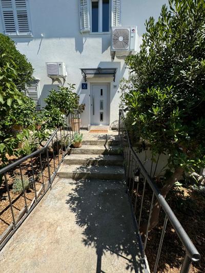 House Erin Tara Sigrid, Hvar