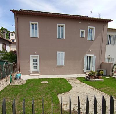 Casa nel borgo di Capraia