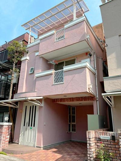 WE Hotel Family House