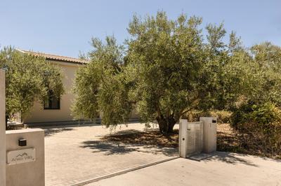 Aniso villa