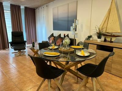 Apartamento Nuria-Planta baja con jardin pequeño en el centro