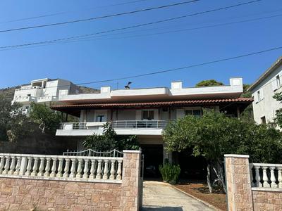 5th street apartment