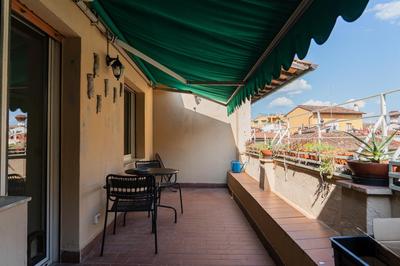 Friendly & small 1-BR apt with beautiful terrace