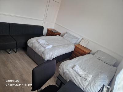 Large Bright Single or Double Room