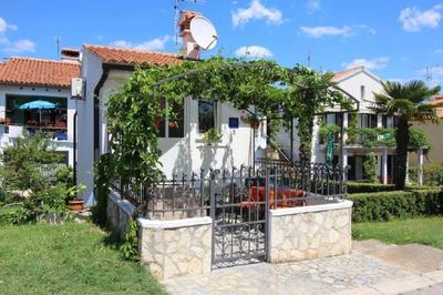 Ferienwohnung Pergola mit schöner Terrasse
