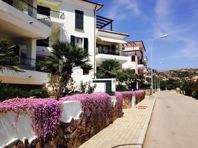 luminoso appartamento con terrazza e parcheggio privato a due passi dal mare