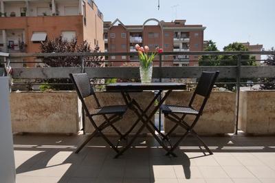 Transit, Train Station 20 min from Rome and Parking
