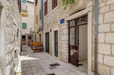 New luxury apartments in the center of Omiš