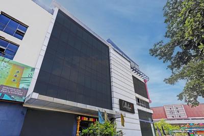 Capital O Surabhi Elite Near Miraj Cinemas - Shalini Shivani