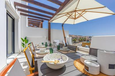 Spatious, Views, Terraces, Jacuzzi and WIFI - fibre