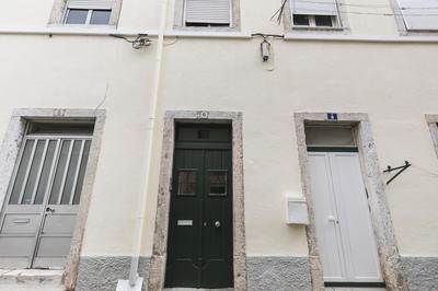 Bright Duplex with Private Terrace in Alcântara