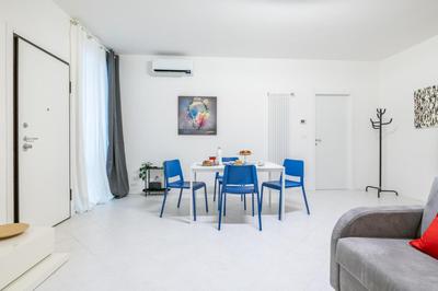 Chic&Pop Apartment by Pleiades Home