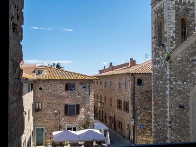 Tuscan Tempo Cozy Medieval Apt in Chianti