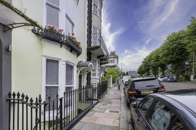 Upper Rock Brighton – Guest House