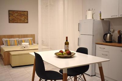 White openair apartment by Aelios in Ialysos