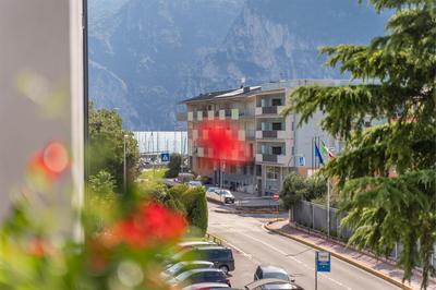 Sailing Home - Lake View