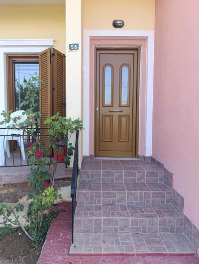 Rustic Bright Appartment near Lefkanti Beach