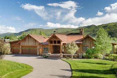 Low Tax Luxe Mountain Getaway by Aspen