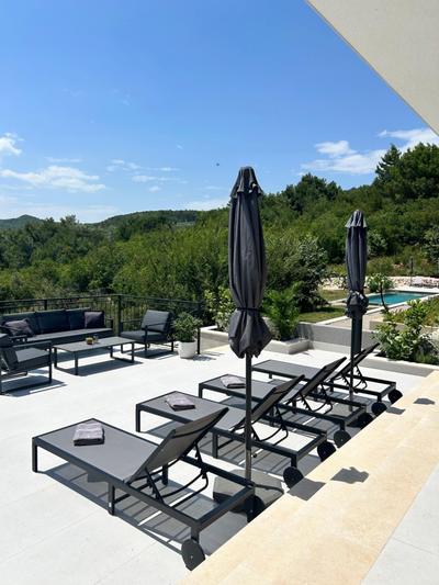 V Residence Apartments
