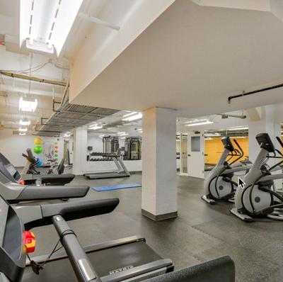 1 BR - 8 min walk to Court Ave District Downtown