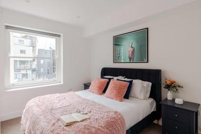 1-Bed Fitzrovia Flat - West End - Sleeps 4