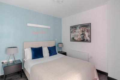 West End 2-Bed - Soho - Sleeps 6
