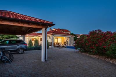 Holiday Home Beti with heated pool