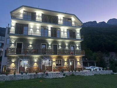 Hotel Vellezrit Guri