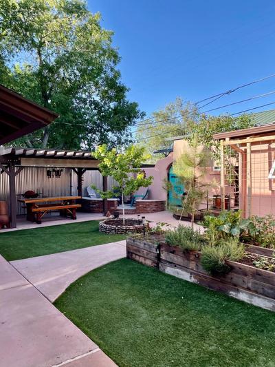 The Pleasant Street Casitas - Historic & Modern Charm