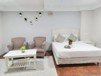 The Little Star Studio Hotel- Star Regency