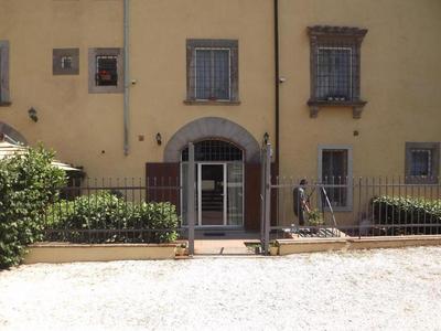 Charming Apartment in Empoli with Private Garden