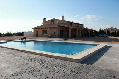 Spacious Apartment in Villarrobledo with Shared Pool