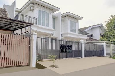 OYO Golden White House Near Mall Panakkukang