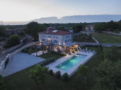 Villa PI for 8 people in Central Istria with heated pool & large garden