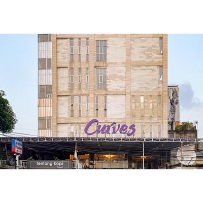 Curves Residence Mitra RedDoorz