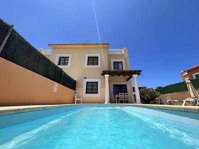 Villa - Sleeps 6 - Pool - Pets Ok - Parkin