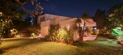 La Shangrila Charming City Center Villa