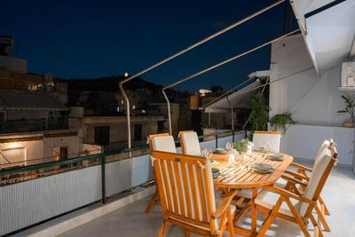 Luxury 4Bdrm Penthouse near Acropolis
