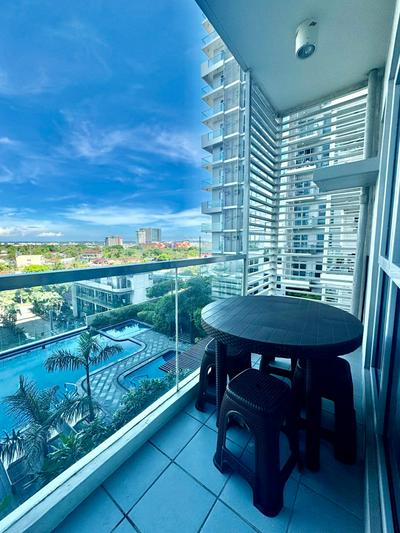 Luxury Pool View Megaworld Iloilo