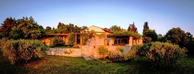 Freistehendes Ferienhaus in Zlarin mit Sonniger Terrasse und Panoramablick