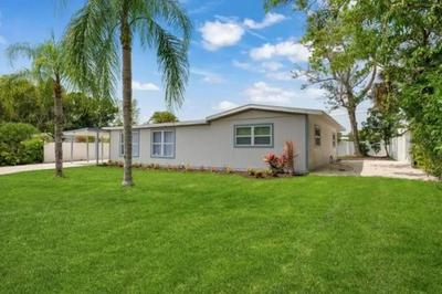 Beautiful Home with heated pool and Fenced Yard by Siesta Key!