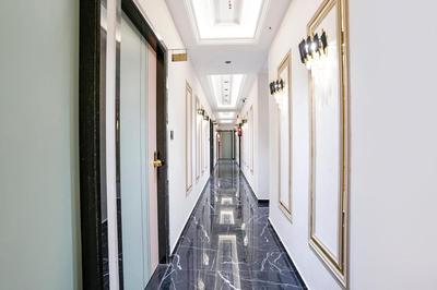 FabHotel Luxurious Inn - Near Prime Arcade