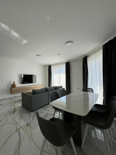Corner Spacious 2BR Apartment - by HostMT
