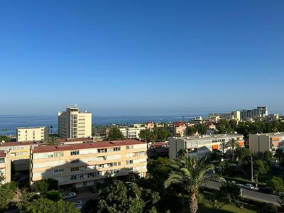 Estudio con vistas al mar