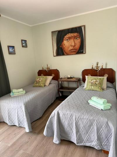 Villa IRI Habitación N 2 con un baño compartido , balcón