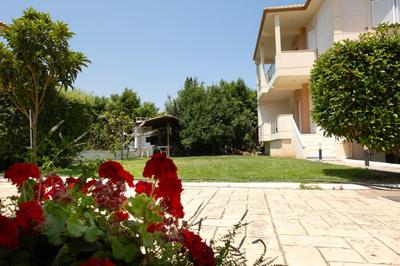Diakopto Beachside Haven - Private Garden & Views